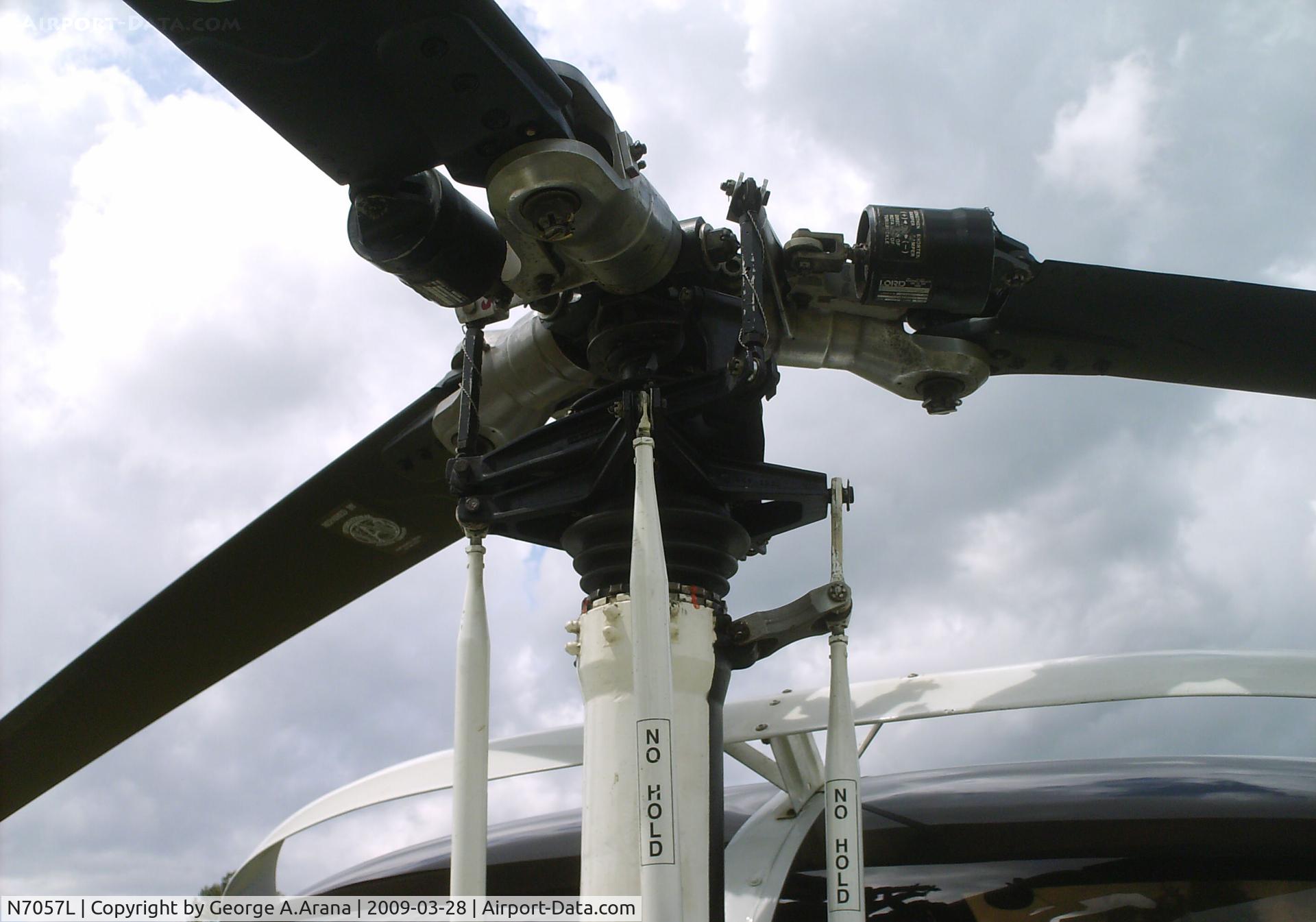N7057L, 1967 Hughes 269A C/N 1281052, Main rotor
