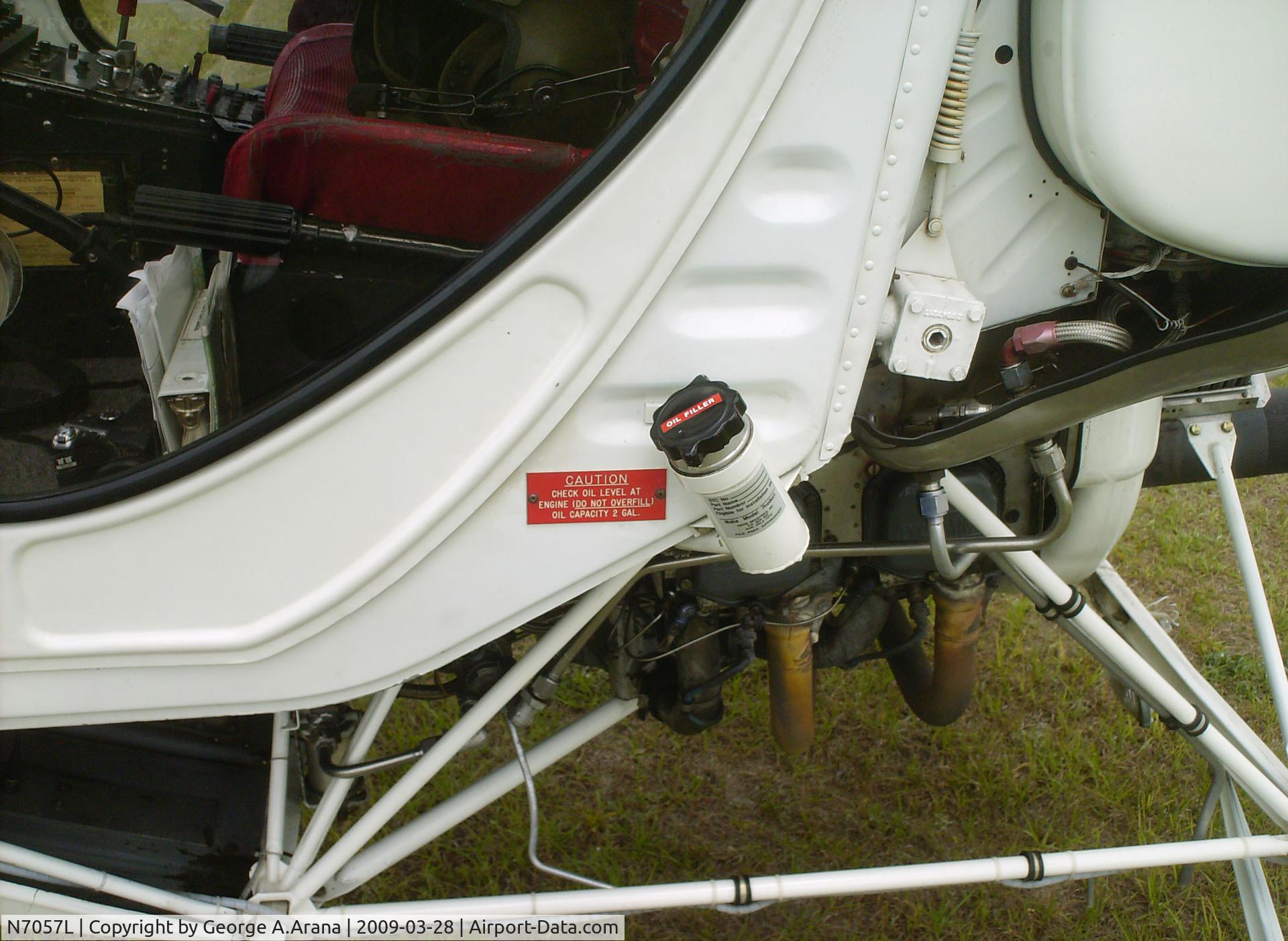 N7057L, 1967 Hughes 269A C/N 1281052, Oil filler neck