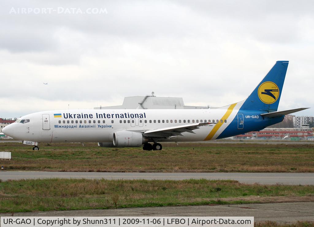 UR-GAO, 1991 Boeing 737-4Z9 C/N 25147, Taxiing holding point rwy 32R for departure with, on board, Shaktar Donetsk soccer team and fans...