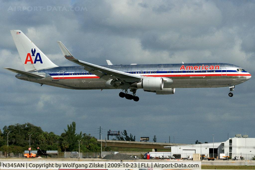 N345AN, 2003 Boeing 767-323(ER) C/N 33084, visitor