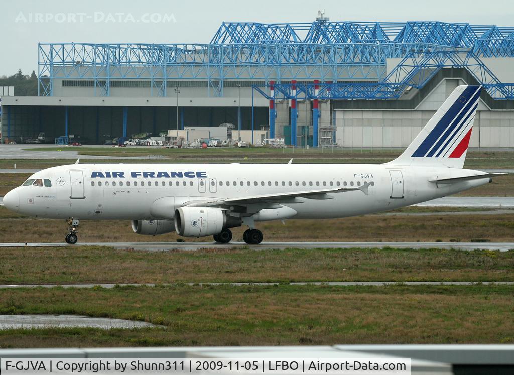 F-GJVA, 1990 Airbus A320-211 C/N 144, Arriving to the terminal...