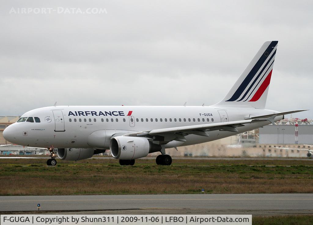 F-GUGA, 2002 Airbus A318-111 C/N 2035, Taxiing holding point rwy 32R for departure...