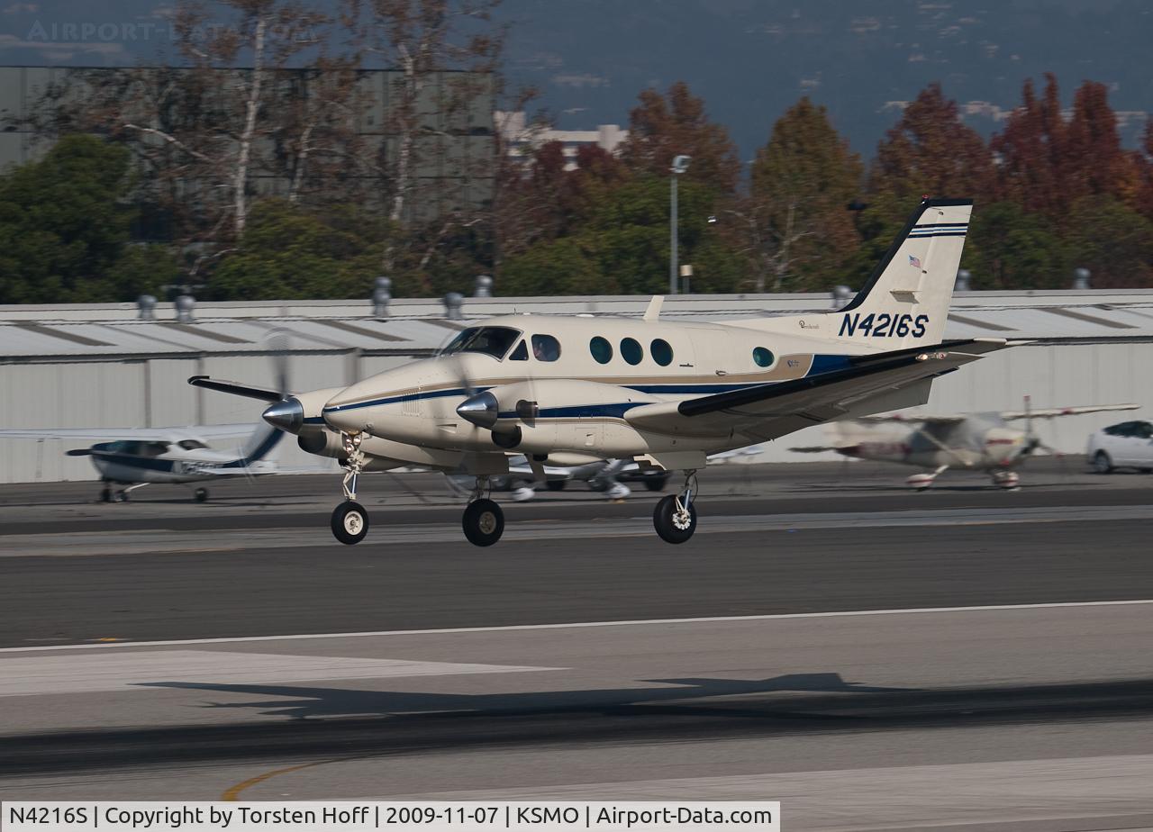 N4216S, Beech E-90 King Air C/N LW-211, N4216S arriving on RWY 21