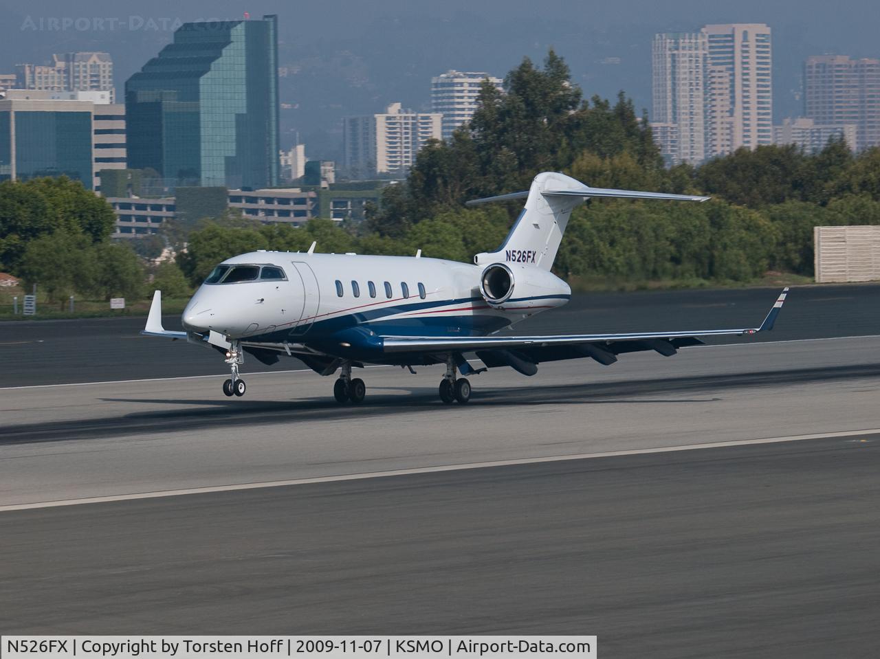 N526FX, 2006 Bombardier Challenger 300 (BD-100-1A10) C/N 20118, N526FX arriving on RWY 21