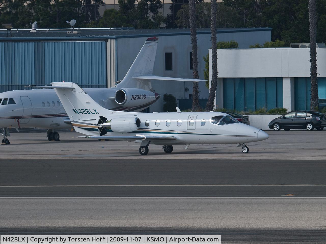 N428LX, 1999 Raytheon Aircraft Company 400A C/N RK-264, N428LX taxiing