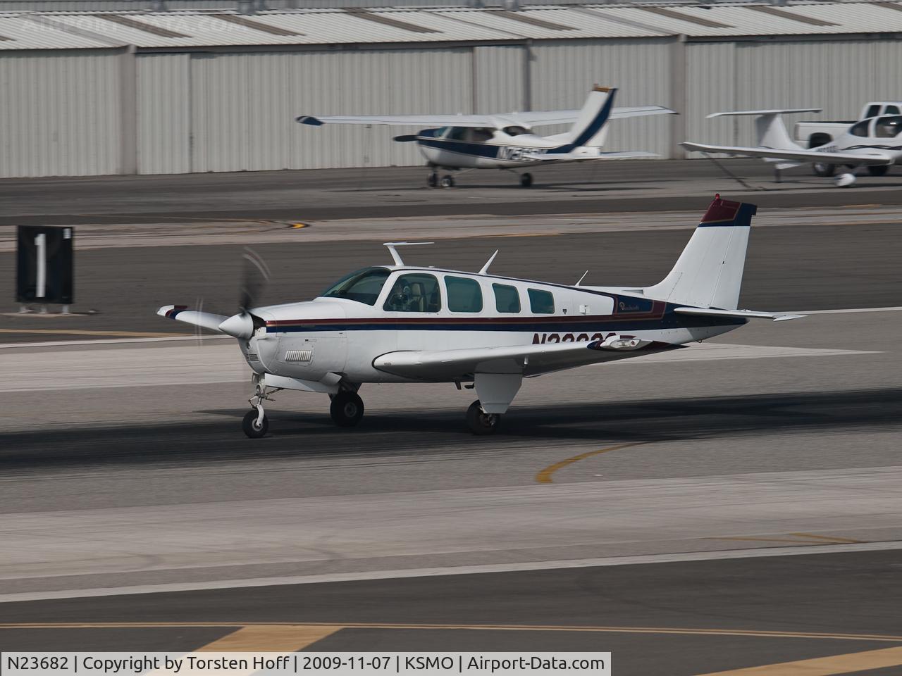 N23682, 1978 Beech A36 Bonanza 36 C/N E-1205, N23682 departing from RWY 21