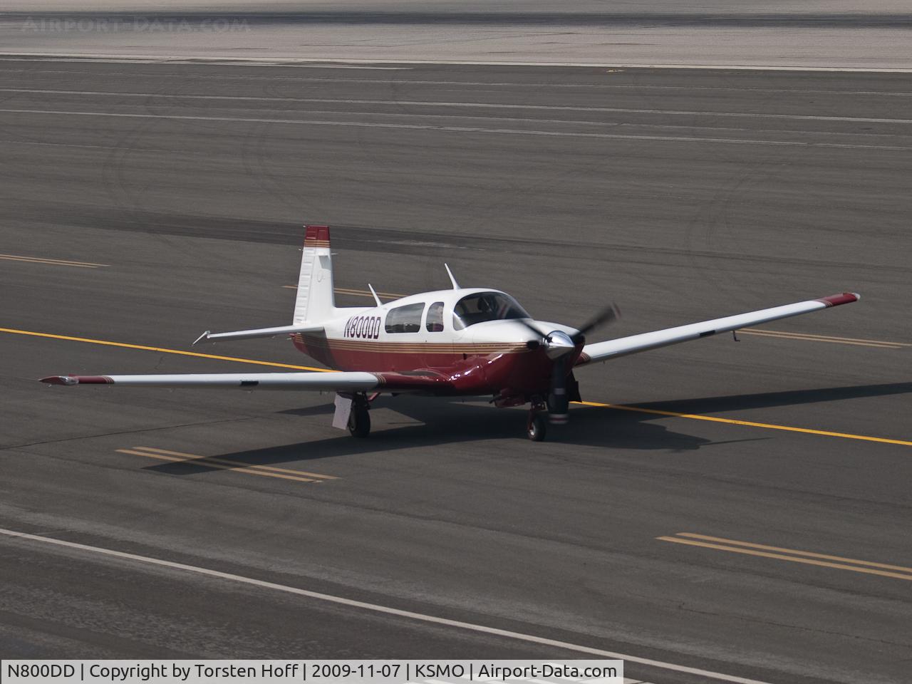 N800DD, 1995 Mooney M20R Ovation C/N 29-0024, N800DD taxiing