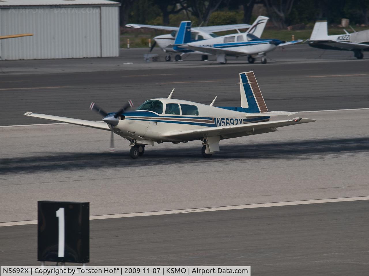 N5692X, 1983 Mooney M20K C/N 25-0774, N5692X arriving on RWY 21