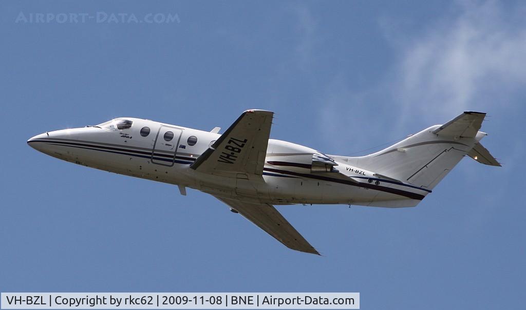 VH-BZL, 1997 Beech 400A Beechjet C/N RK-139, Beech 400A BZL after takeoff at Brisbane