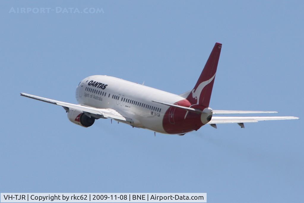 VH-TJR, 1992 Boeing 737-476 C/N 24443, Qantas 737 TJR on takeoff from Brisbane