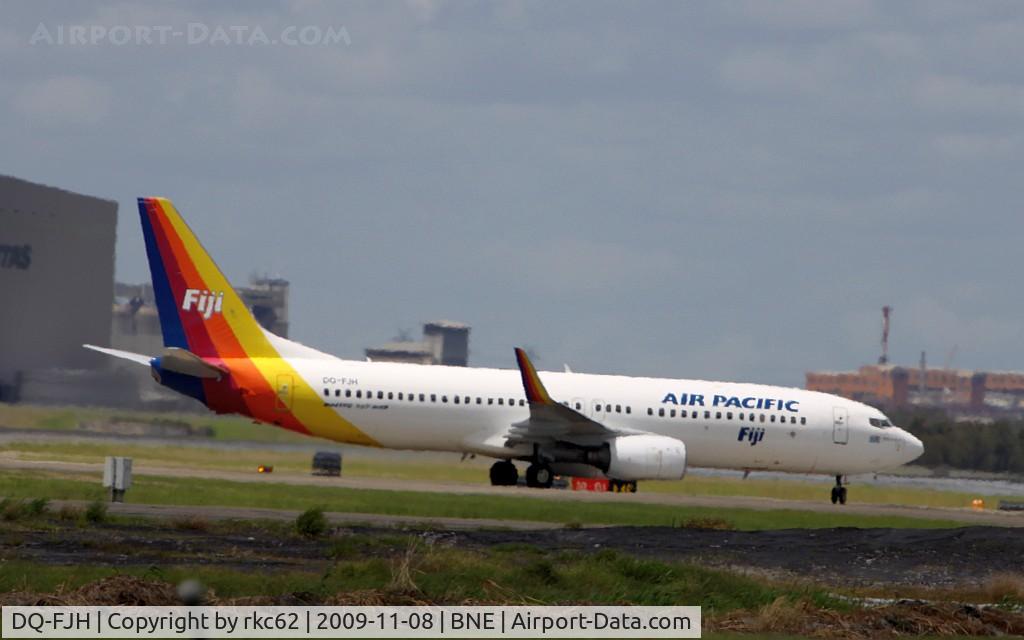 DQ-FJH, 1999 Boeing 737-8X2 C/N 29969, Air Pacific 737 taxiing through heat haze in Brisbane