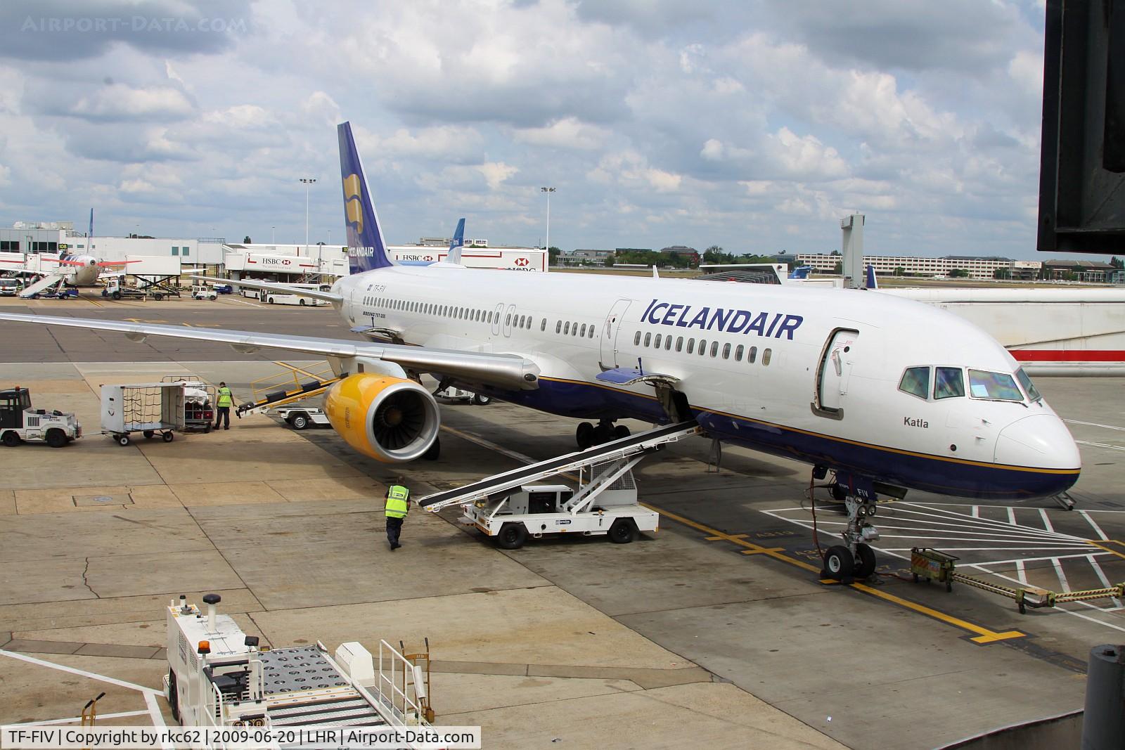 TF-FIV, 2001 Boeing 757-208 C/N 30424, Icelandair loading at Heathrow