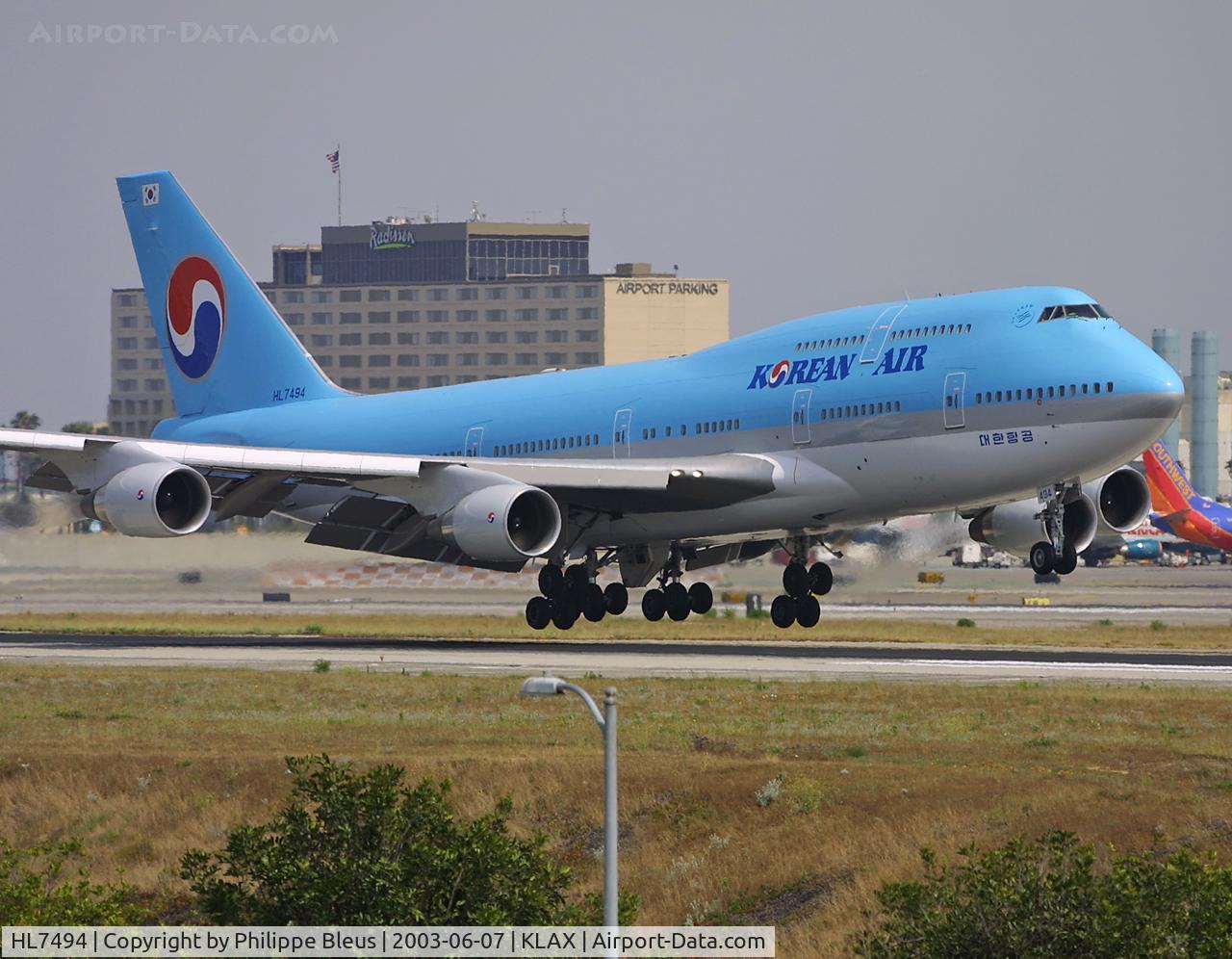 HL7494, Boeing 747-4B5 C/N 27662, About to touchdown on rwy 24R. In the good old times when you could easily spot at some interesting spots in L.A.