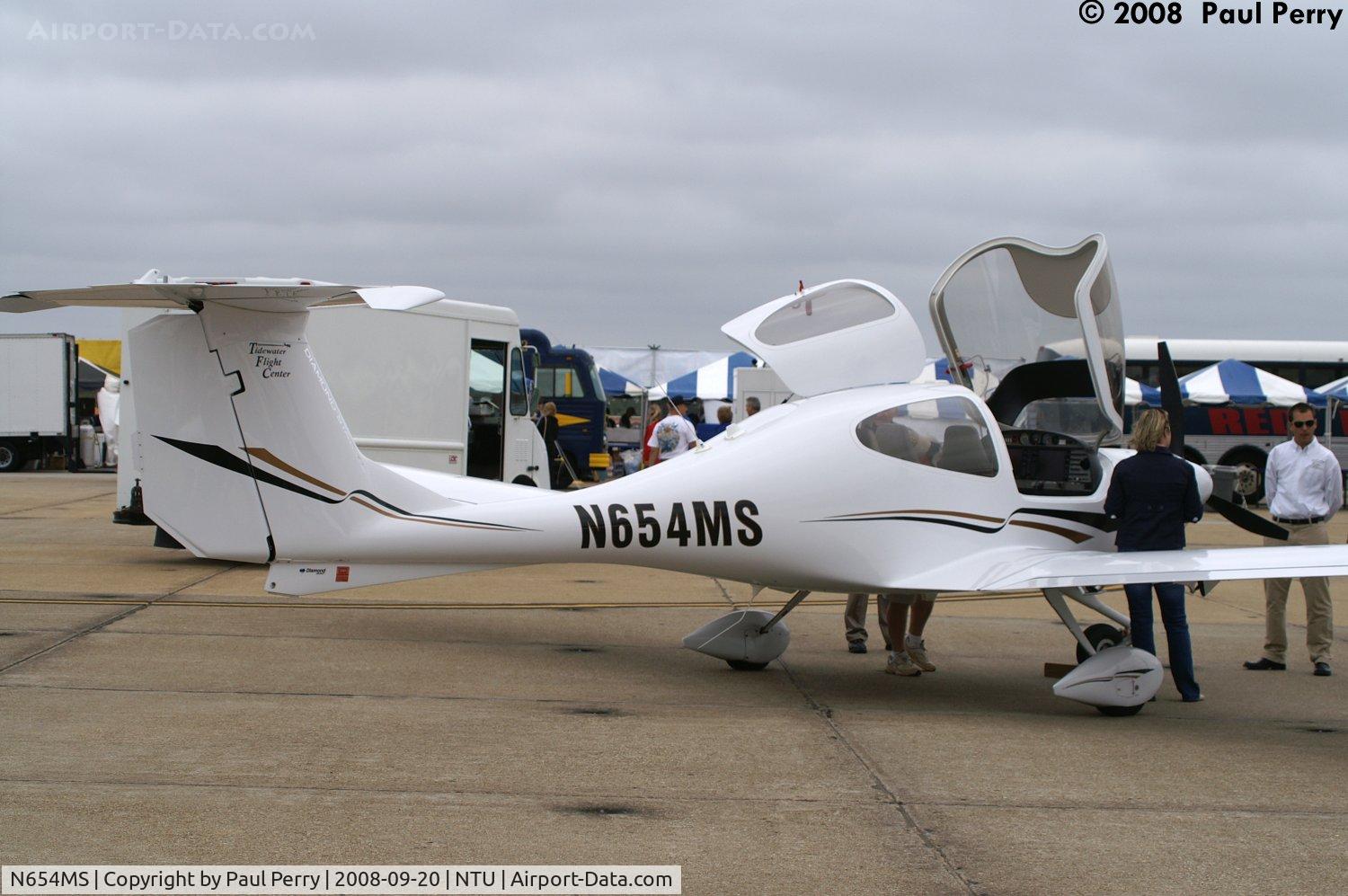 N654MS, 2007 Diamond DA-40 Diamond Star C/N 40.842, Tidewater Flight Center bird on display
