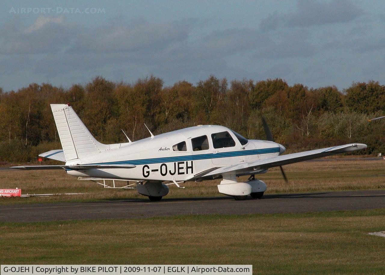G-OJEH, 1986 Piper PA-28-181 Cherokee Archer II C/N 28-8690051, TAXYING TOWARDS RWY 25
