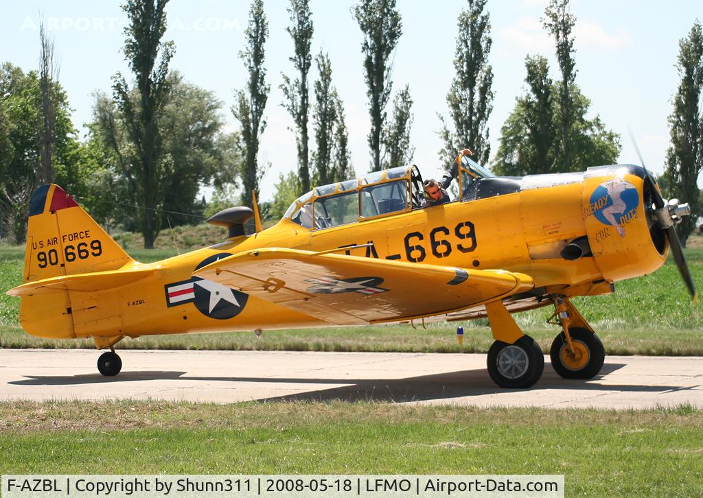 F-AZBL, North American SNJ-5C (AT-6D) Texan Texan C/N 88-17667, LFMO Airshow 2008
