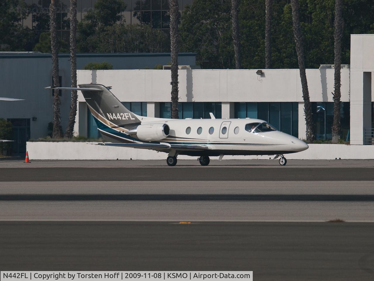 N442FL, 2002 Raytheon Aircraft Company 400A C/N RK-334, N442FL taxiing