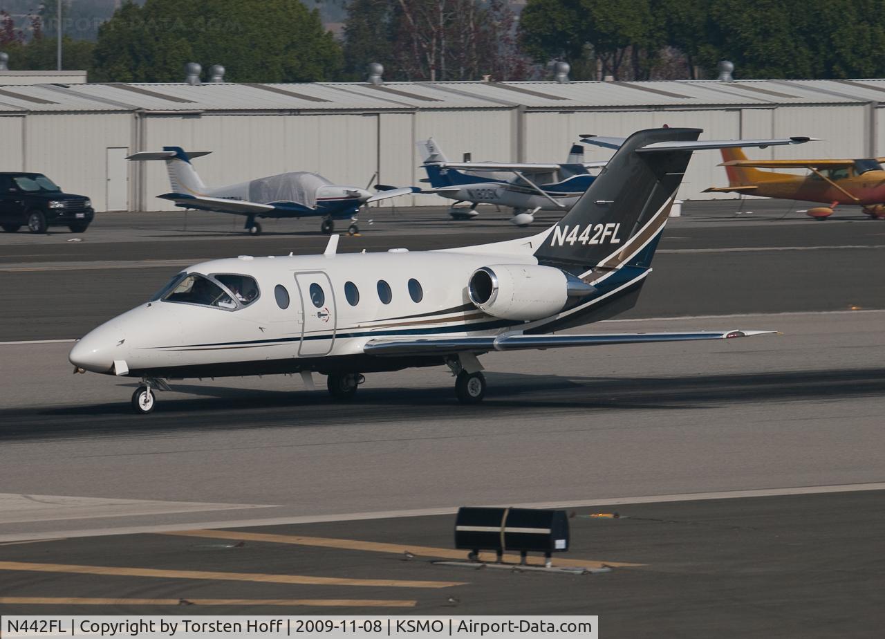 N442FL, 2002 Raytheon Aircraft Company 400A C/N RK-334, N442FL departing from RWY 21