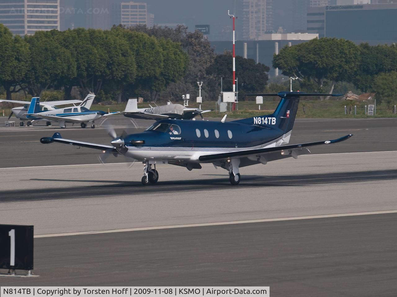 N814TB, 2006 Pilatus PC-12/47 C/N 748, N814TB arriving on RWY 21