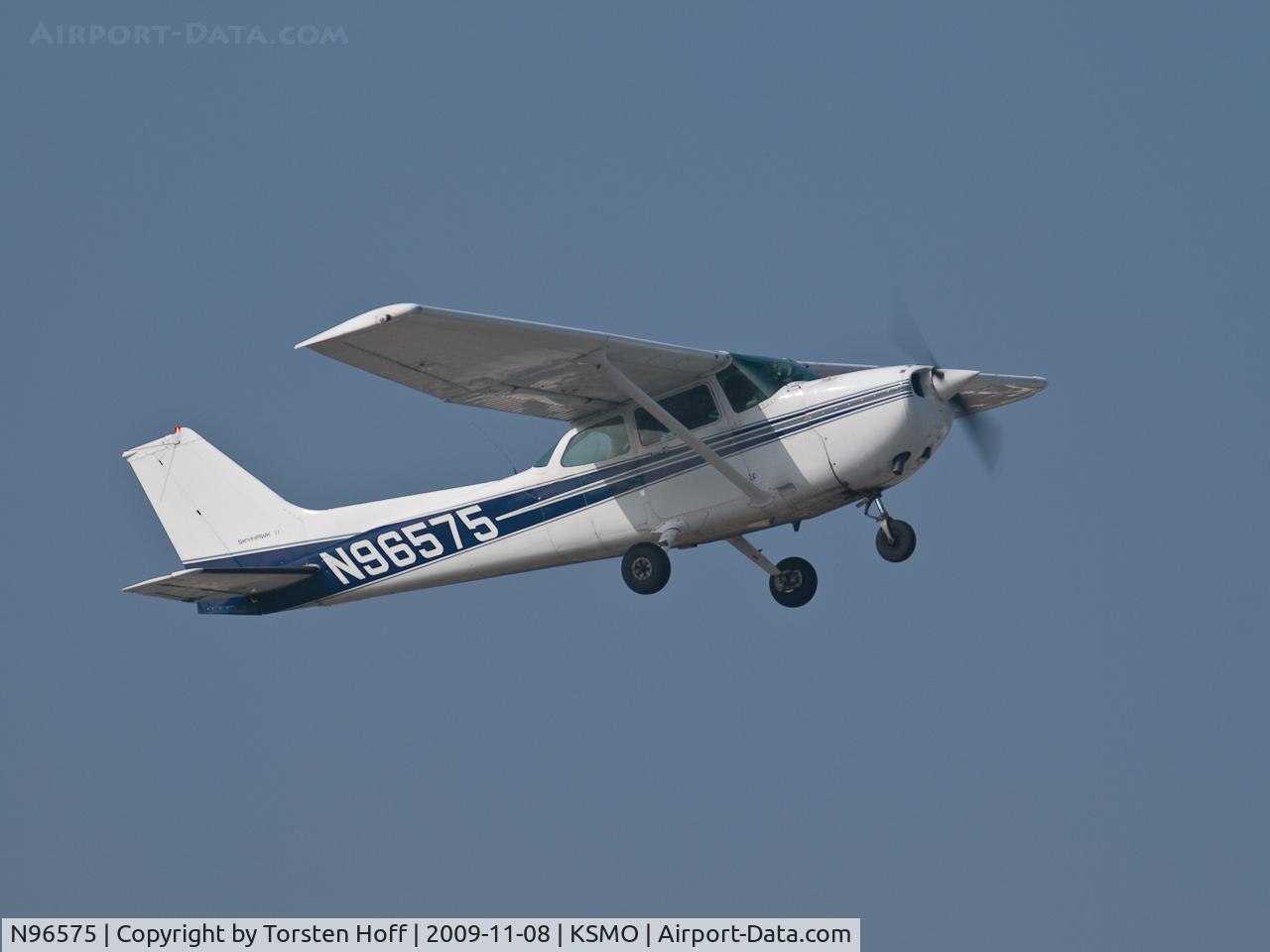 N96575, 1984 Cessna 172P C/N 17276089, N96575 departing from RWY 03
