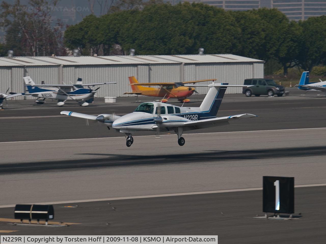 N229R, Beech 76 Duchess C/N ME-223, N229R arriving on RWY 21