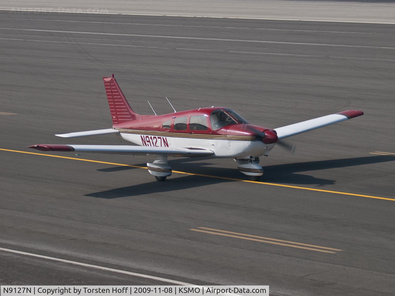 N9127N, 1993 Piper PA-28-181 C/N 2890175, N9127N taxiing