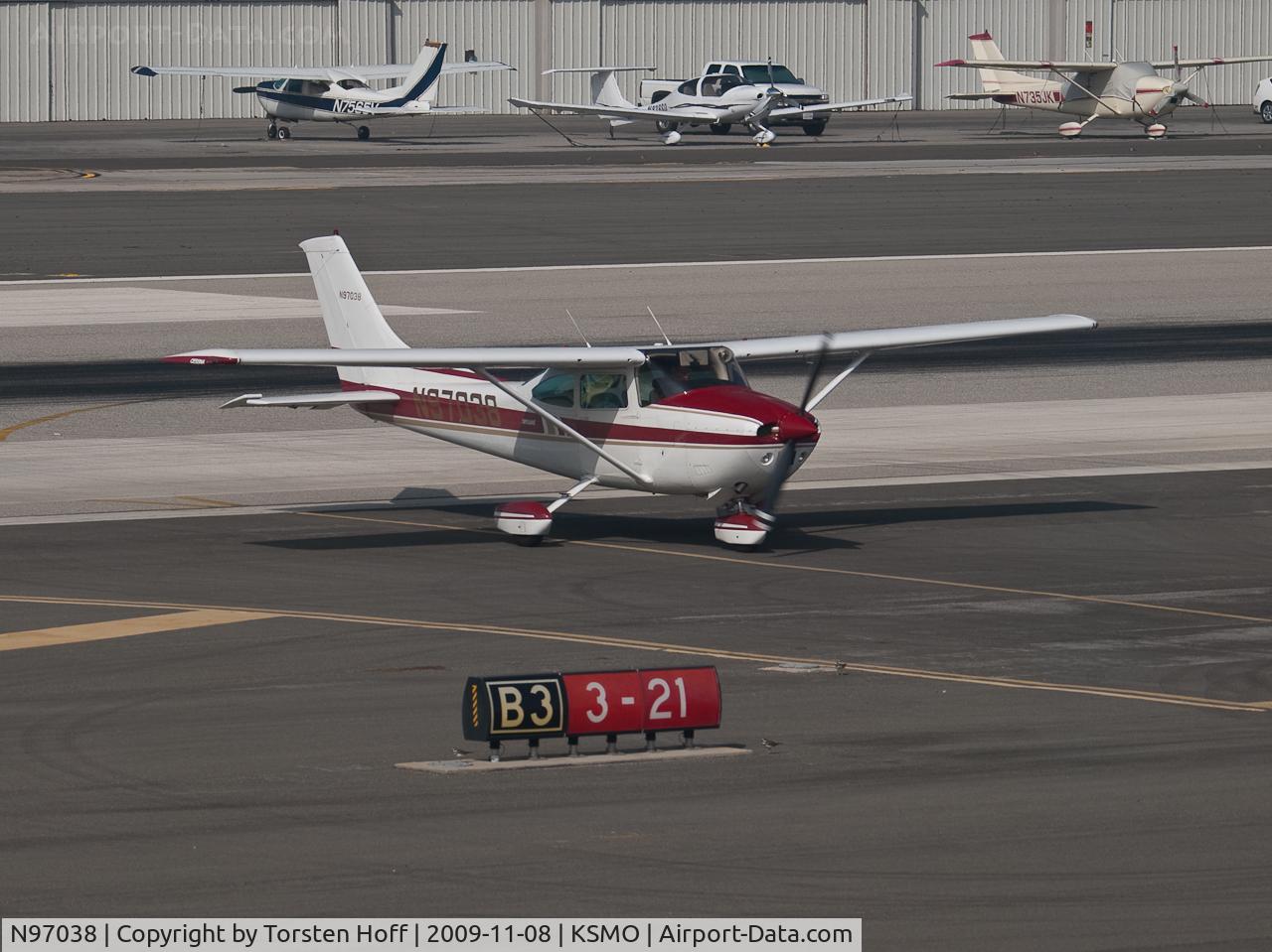 N97038, Cessna 182 Skylane C/N 18266947, N97038 crossing the runway