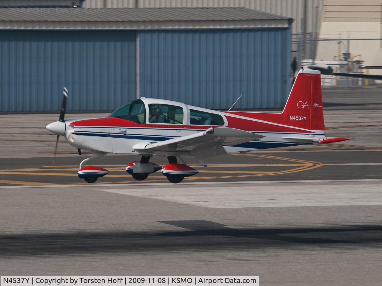N4537Y, 1979 Grumman American AA-5B Tiger C/N AA5B1292, N4537Y arriving on RWY 21