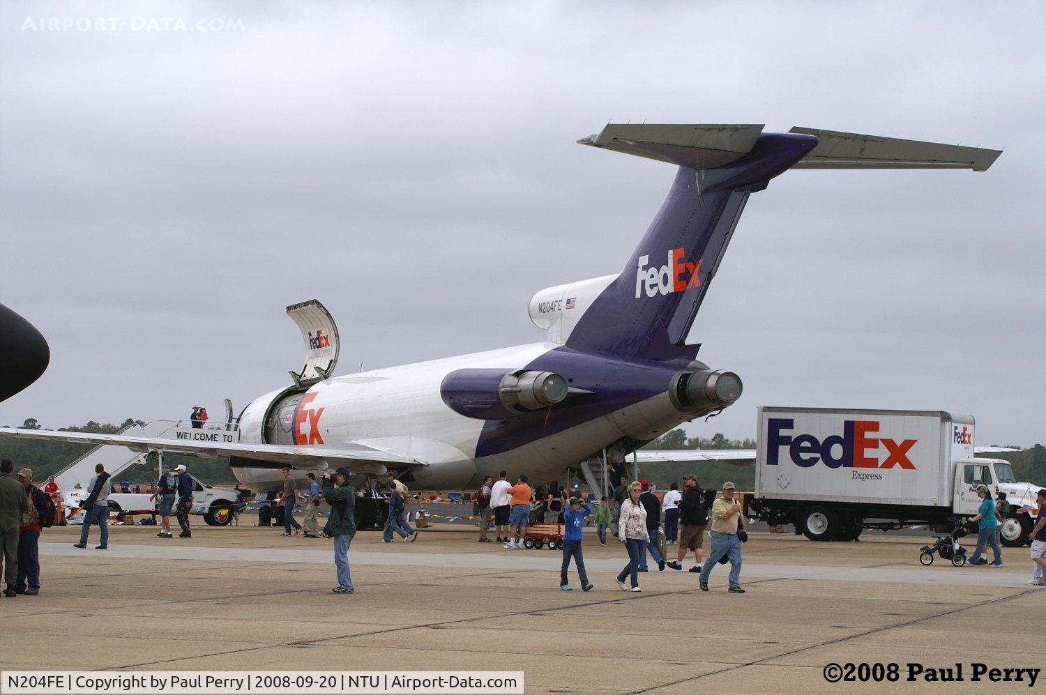 N204FE, 1983 Boeing 727-2S2F C/N 22926, FedEx Display, complete with truck!
