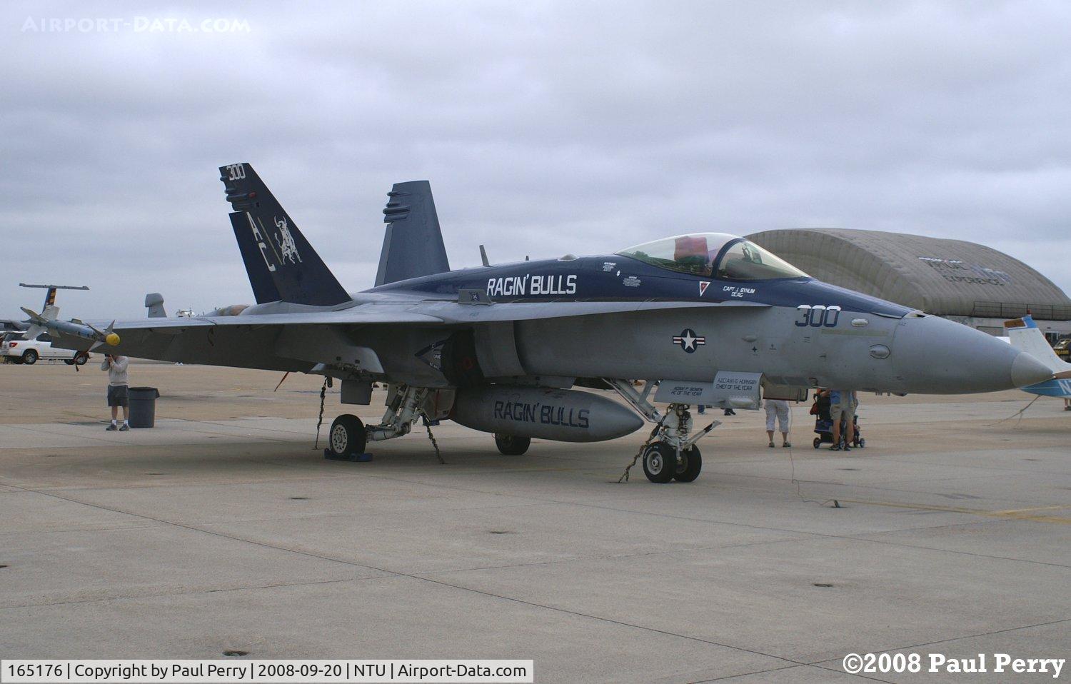 165176, McDonnell Douglas F/A-18C Hornet C/N 1297/C401, Another stand-out line bird