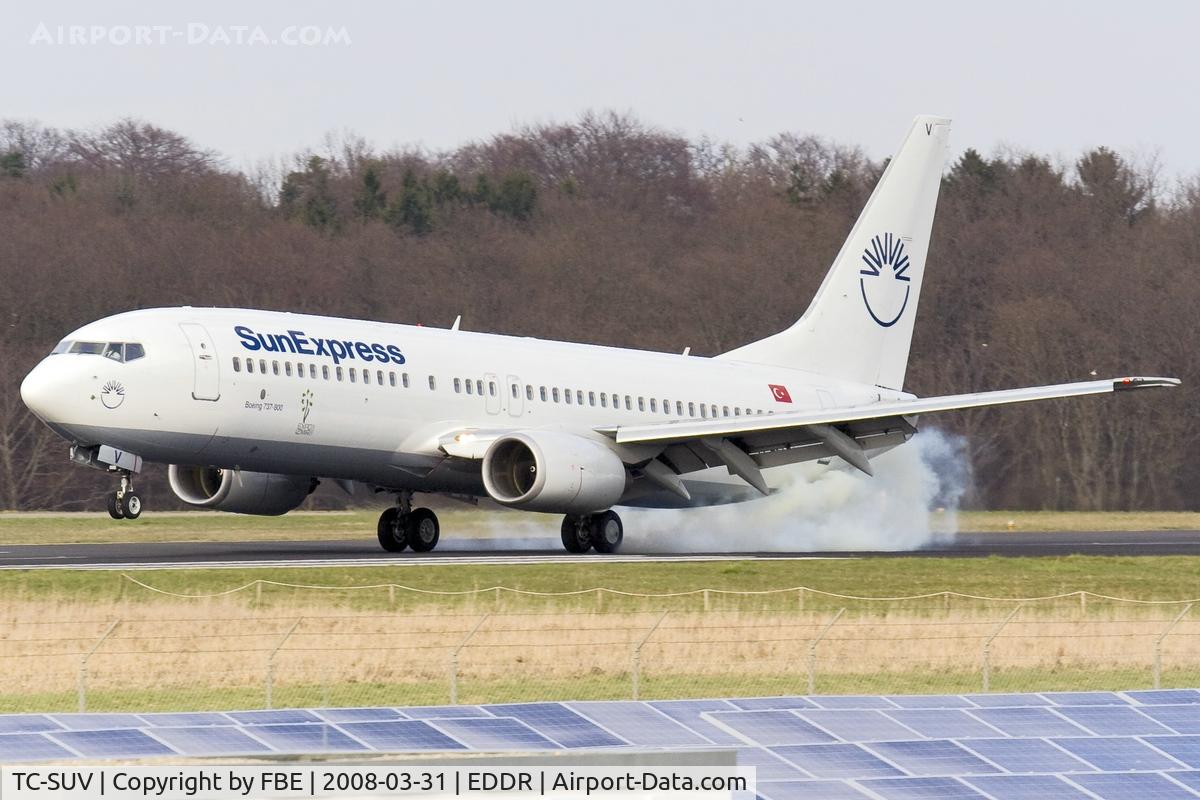 TC-SUV, 2001 Boeing 737-86N C/N 30807, touchdown