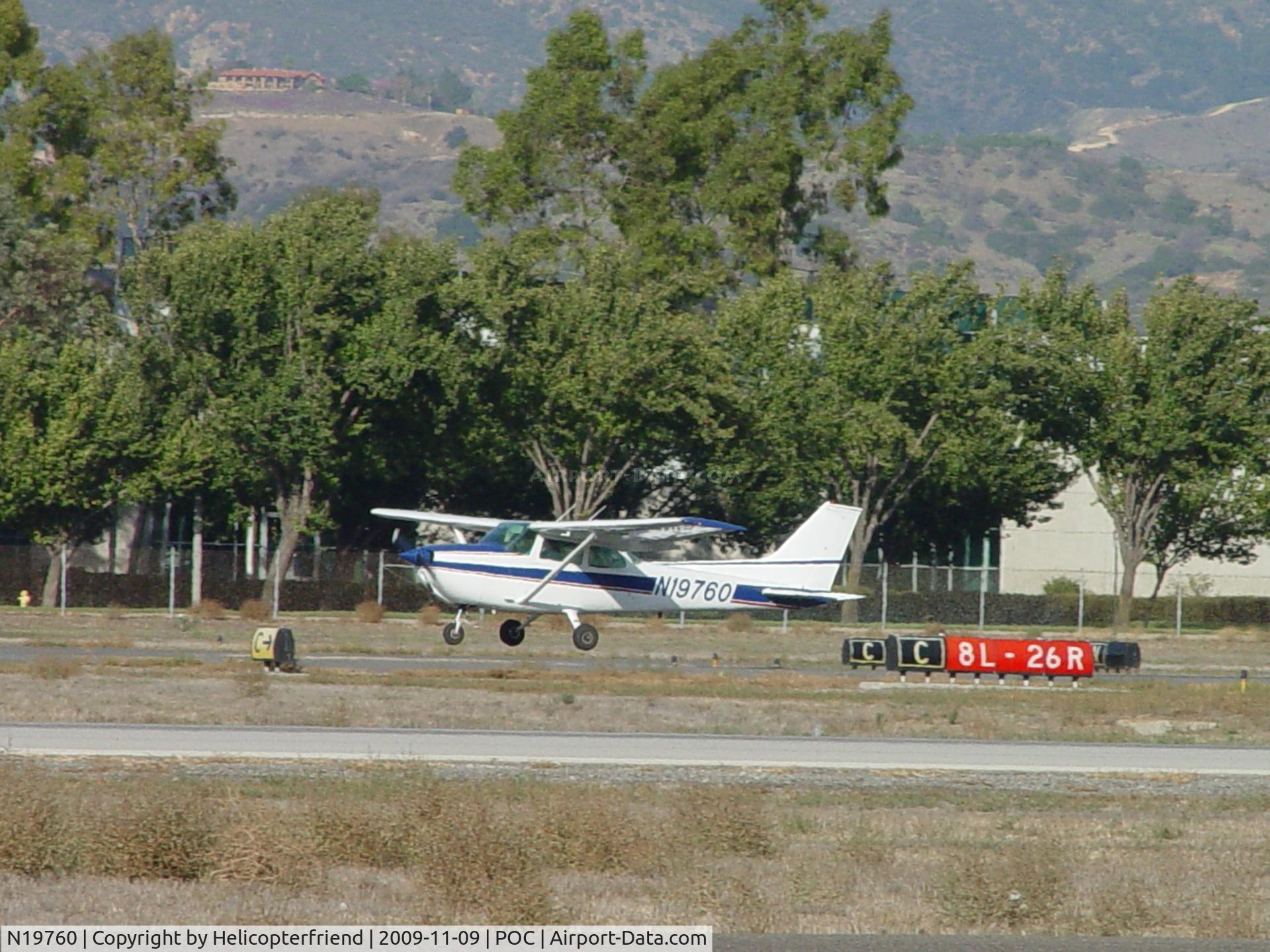 N19760, 1972 Cessna 172L C/N 17260729, Touching down on 26R