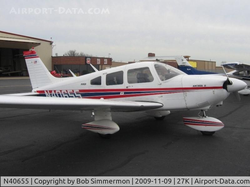 N40655, 1977 Piper PA-28-181 C/N 28-7890005, On the ramp at Georgetown, Kentucky - new home.