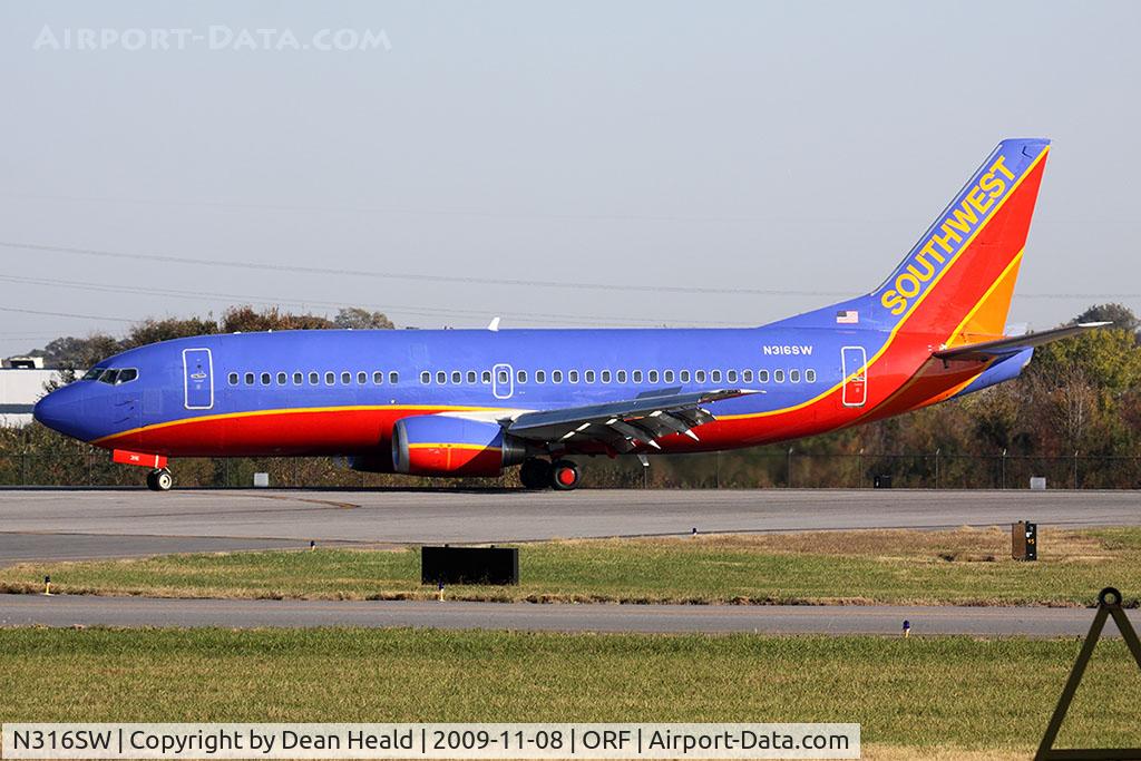 N316SW, 1986 Boeing 737-3H4 C/N 23338, Southwest Airlines N316SW (FLT SWA2193) starting to exit RWY 5 after arrival from Chicago Midway Int'l (KMDW).
