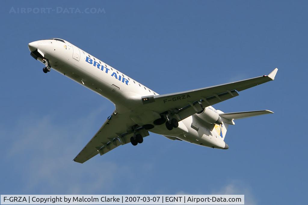 F-GRZA, 2000 Canadair CRJ-702 (CL-600-2C10) Regional Jet C/N 10006, Canadair CL-600-2C10 Regional Jet CRJ-701 on approach to rwy 25 at Newcastle Airport, UK.