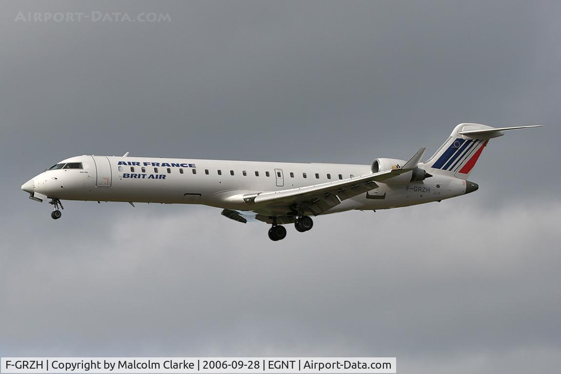 F-GRZH, 2003 Bombardier CRJ-702 (CL-600-2C10) Regional Jet C/N 10089, Canadair CL-600-2C10 Regional Jet CRJ-702 on take-off from Newcastle Airport, UK.