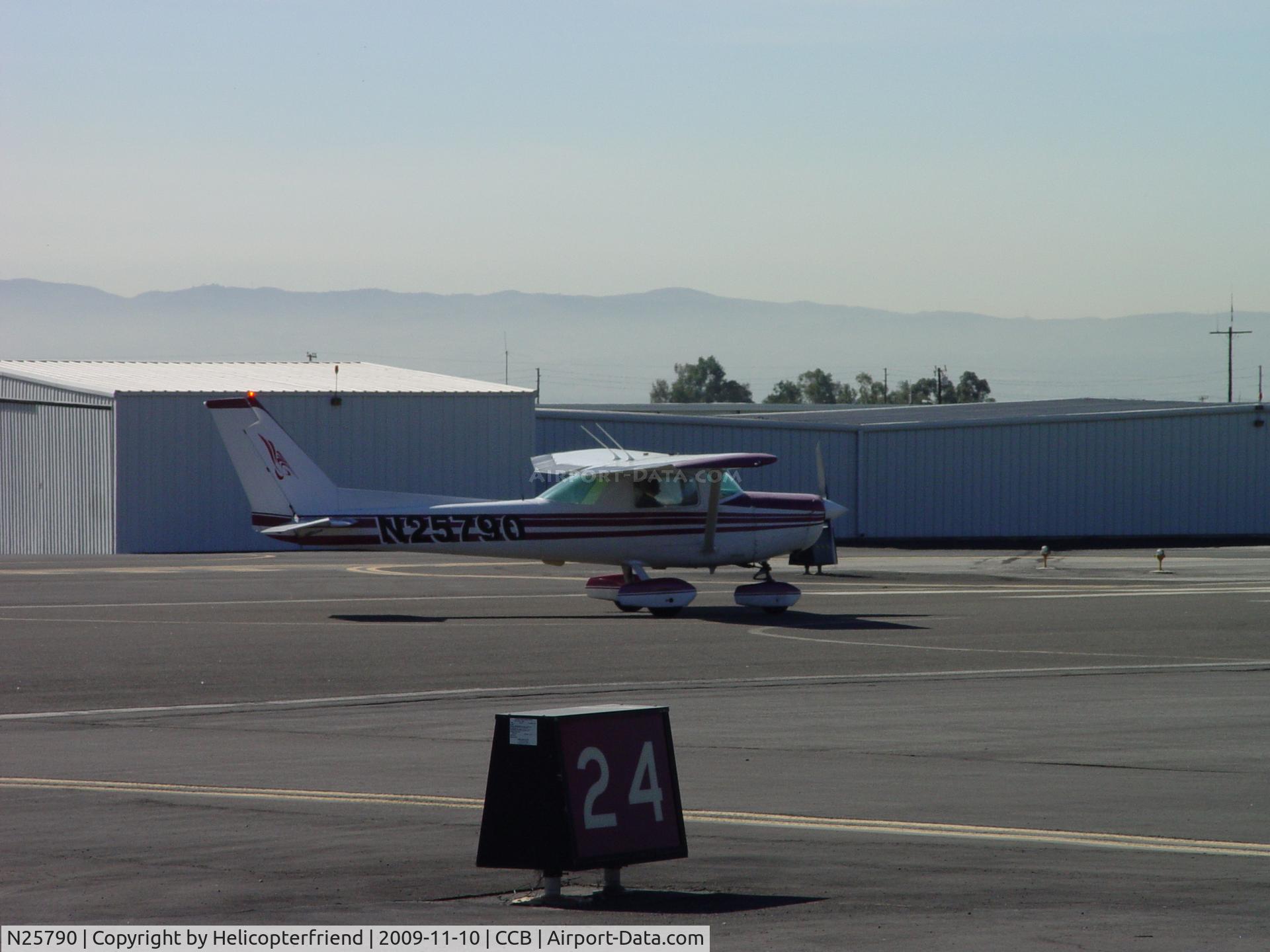 N25790, Cessna 152 C/N 15280787, Starting westbound roll for take off on runway 24