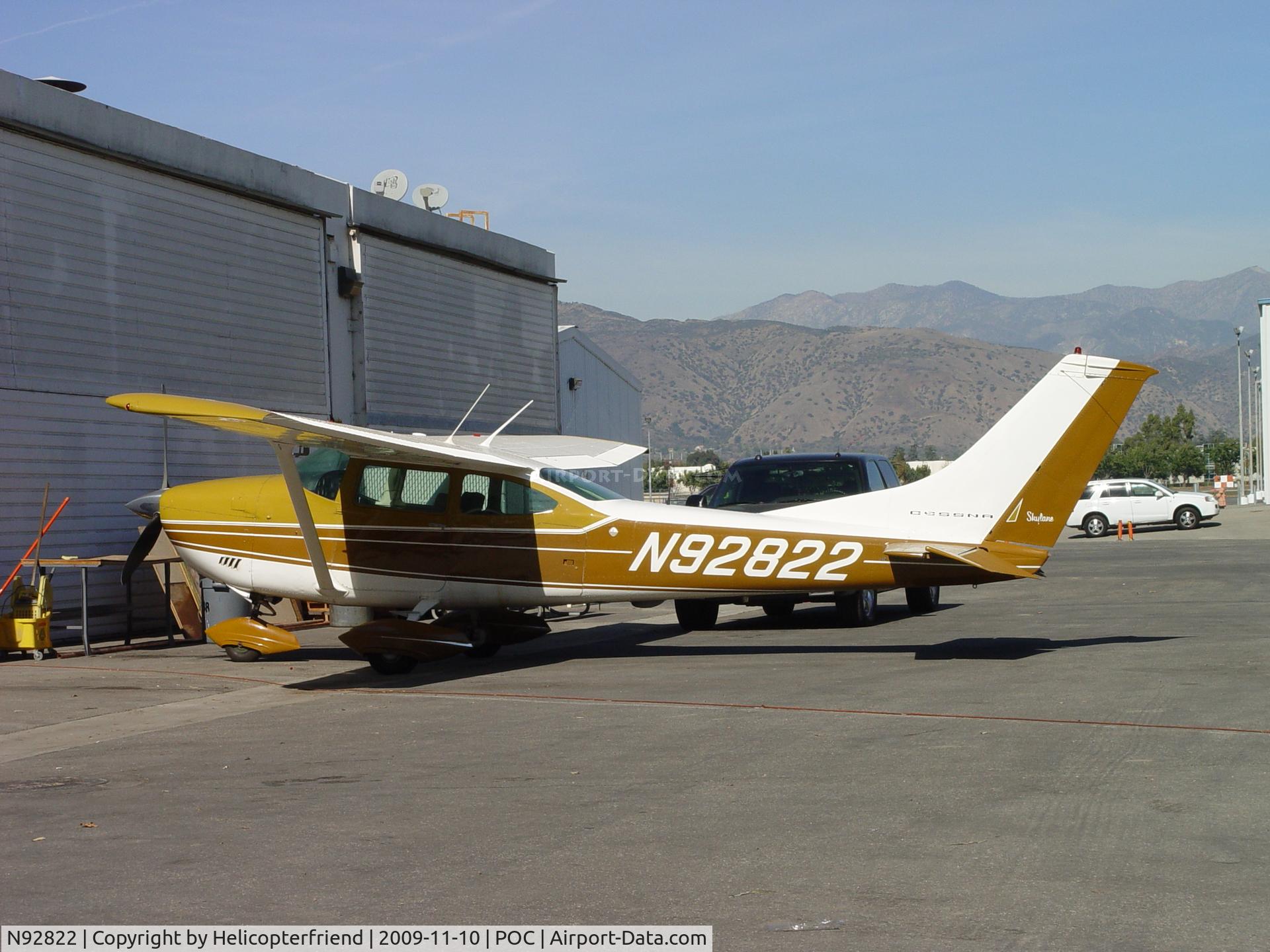 N92822, 1970 Cessna 182N Skylane C/N 18260378, Parked at Brackett
