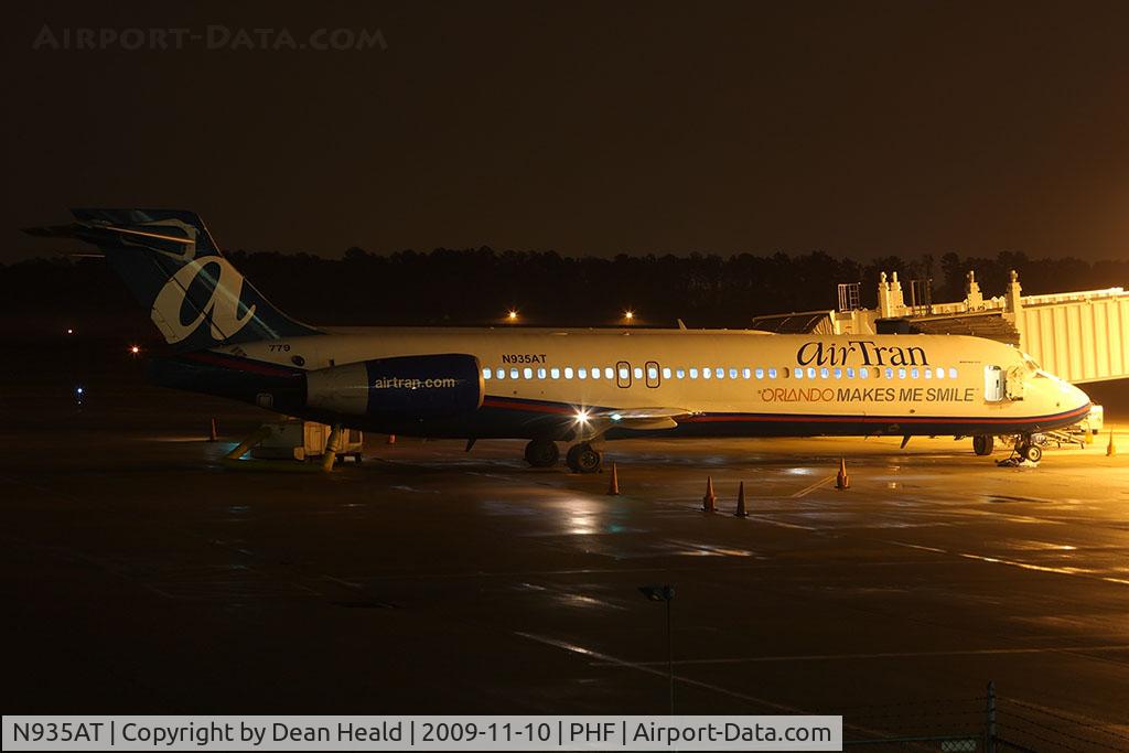 N935AT, 2000 Boeing 717-200 C/N 55069, airTran Airways N935AT with the special banner 