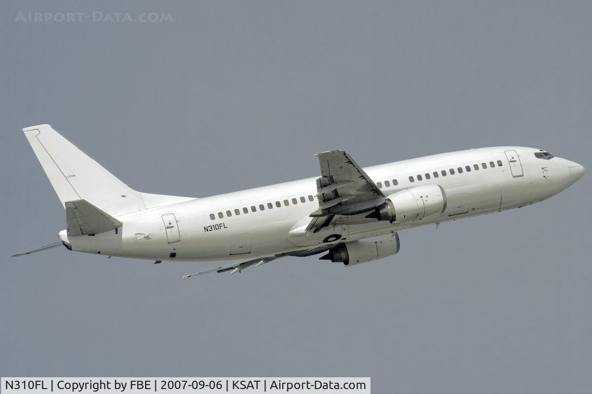 N310FL, 1992 Boeing 737-3L9 C/N 26440, all white B737-3L9 departing San Antonio