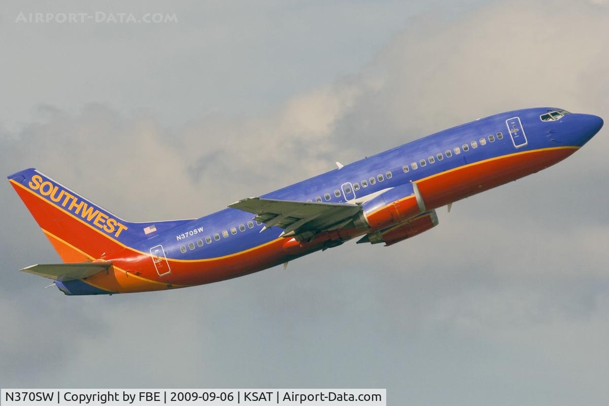 N370SW, 1993 Boeing 737-3H4 C/N 26597, climb out