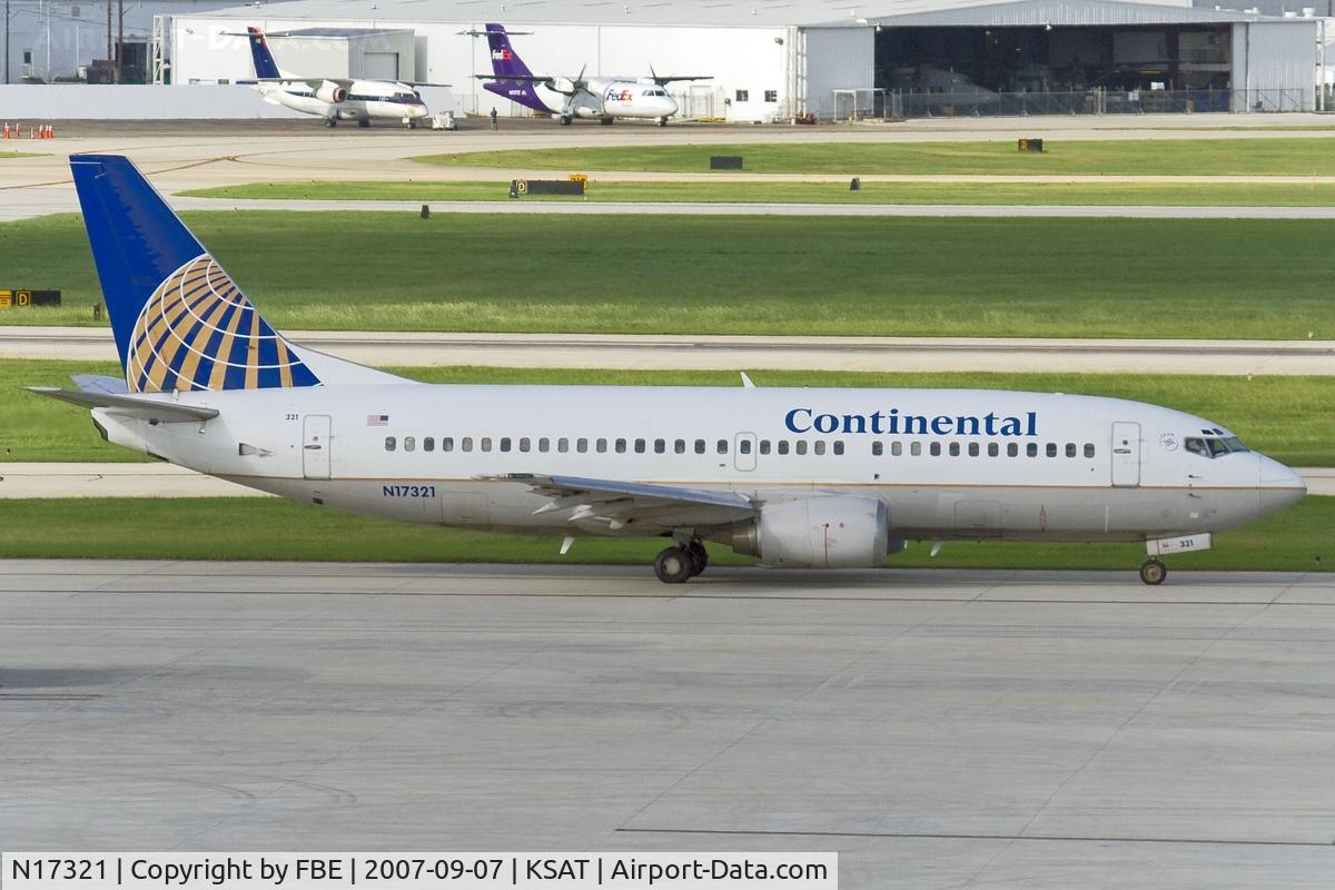 N17321, 1986 Boeing 737-3TO C/N 23372, taxying to its stand