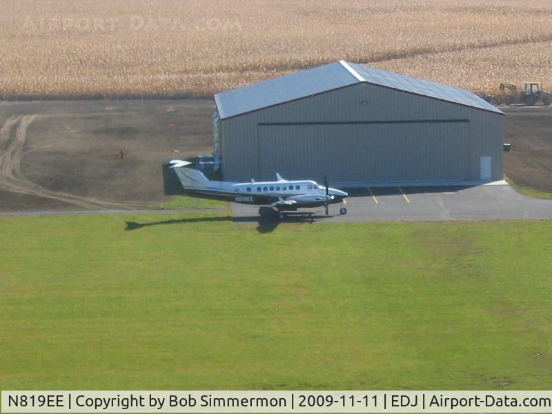 N819EE, 1997 Raytheon Aircraft Company B300 C/N FL-187, On the ramp at Bellefontaine, Ohio