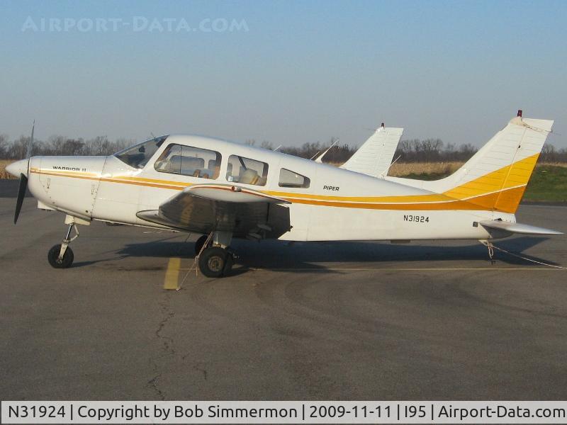 N31924, 1978 Piper PA-28-161 C/N 28-7816598, On the ramp at Kenton, Ohio