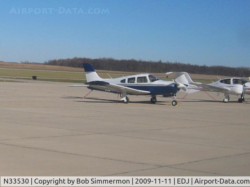 N33530, 1975 Piper PA-28R-200 C/N 28R-7535157, On the ramp at Bellefontaine, Ohio
