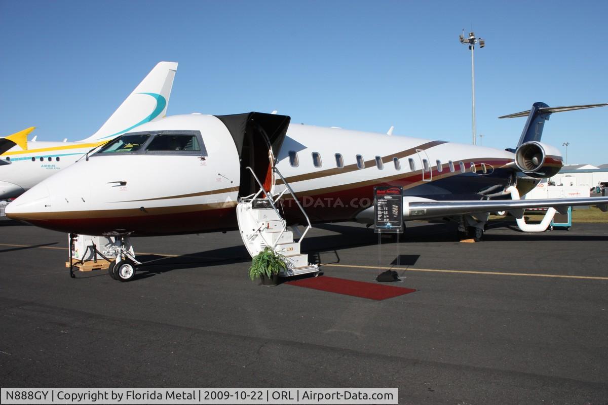 N888GY, 2001 Bombardier CRJ-200ER (CL-600-2B19) C/N 7471, Private CRJ-200