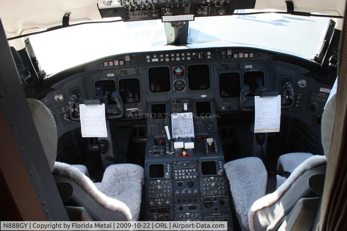 N888GY, 2001 Bombardier CRJ-200ER (CL-600-2B19) C/N 7471, CRJ-200