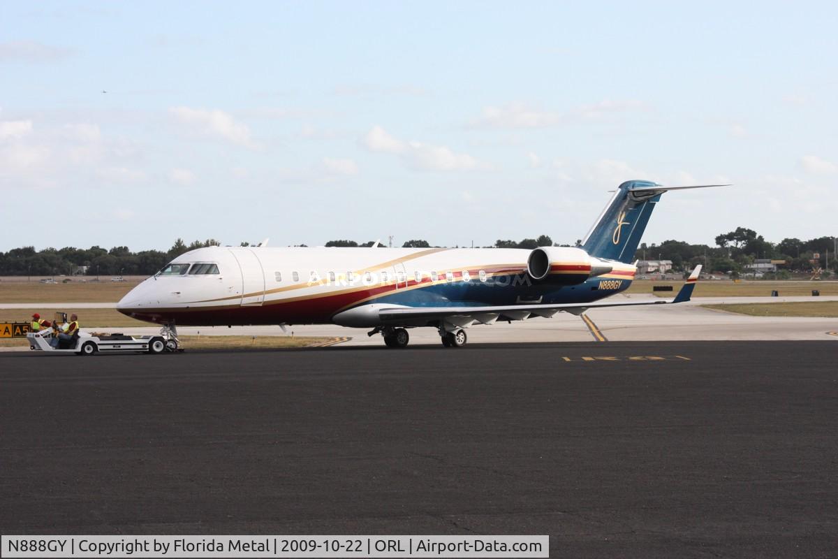 N888GY, 2001 Bombardier CRJ-200ER (CL-600-2B19) C/N 7471, CRJ-200