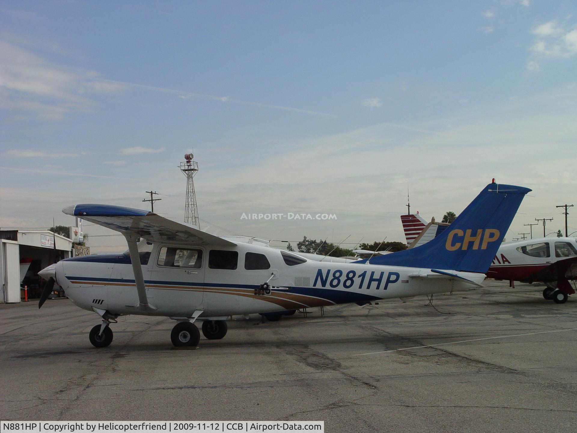 N881HP, 2000 Cessna T206H Turbo Stationair C/N T20608234, Parked waiting for mechanical work