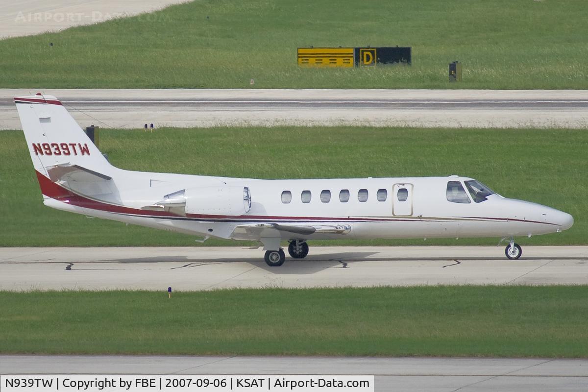 N939TW, 1992 Cessna 560 Citation V C/N 560-0185, taxying to the active